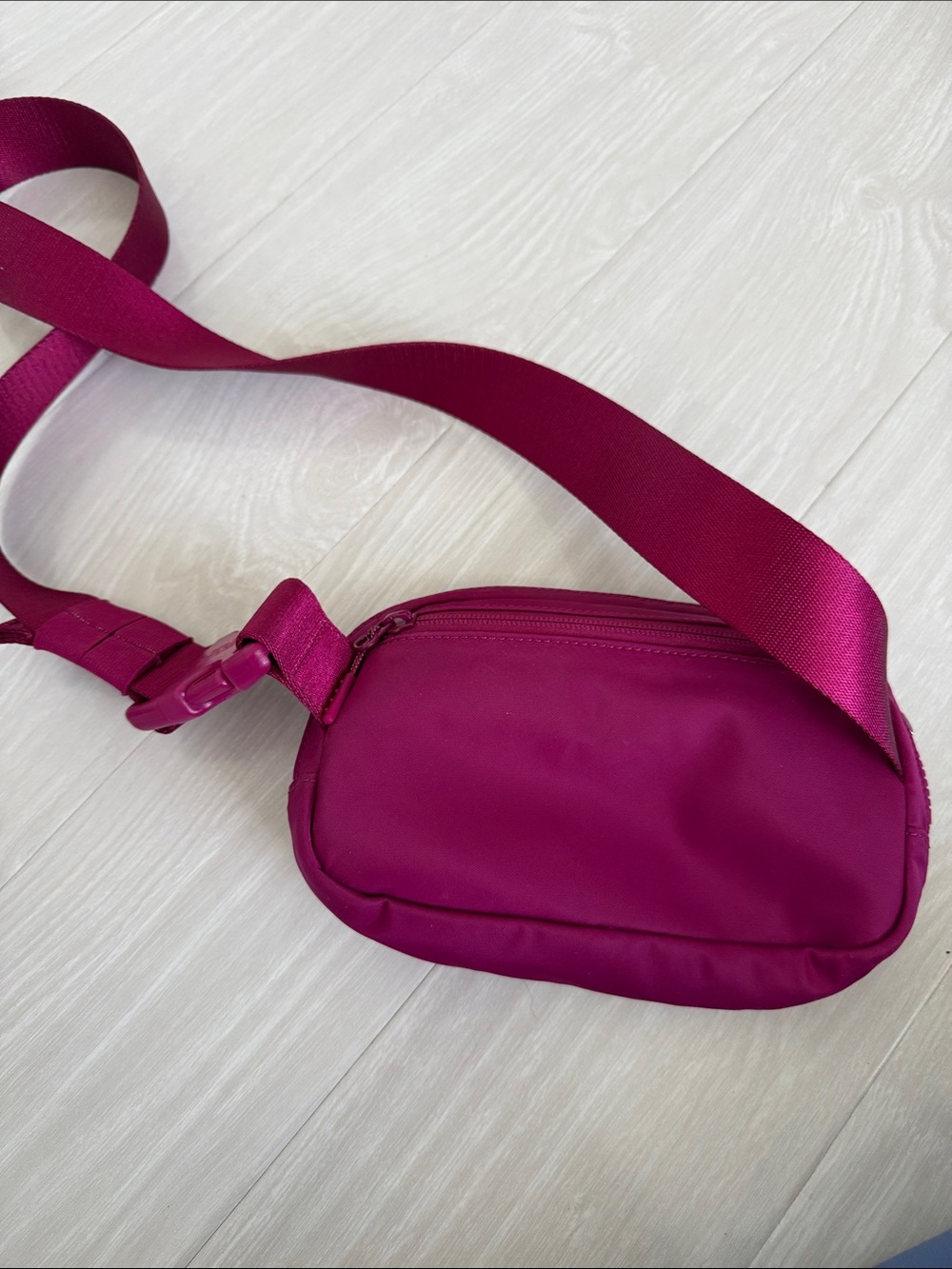 lululemon athletica Magenta Crossbody Belt Bag - Picture 2 of 4